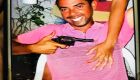 Laercio Santos da Silva vulgo Carioca com arma de fogo em foto postada em mídia social.