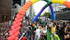 Quase 20 trios elétricos animam o público da 21ª Parada do Orgulho LGBT, na Avenida Paulista