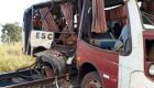 Vídeo: Ônibus escolar que transportava 14 crianças é atingido por trem