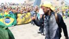Na chegada ao hotel, os atletas fizeram questão de acenar para os torcedores que, inclusive cantavam uma música em homenagem Neymar
