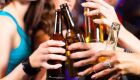 Adolescentes foram flagrados consumindo bebidaa alcoólica e narguilé; promotores do eventos foram presos