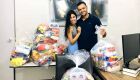 Aaram e sua namorada Bruna Miranda, percorreram vários bairros da capital entregando cestas básicas