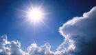 O tempo amanheceu com céu aberto e ensolarado