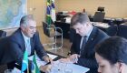 O governador Reinaldo Azambuja entregou o documento ao ministro Gustavo Canuto