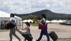 Venezuelanos entram no Brasil após reabertura da fronteira