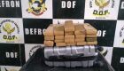 Adolescente foi flagrada com 20 volumes prensados de maconha dentro de uma mala