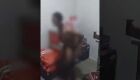 Vídeo mostra adolescente sendo chicoteado após tentativa de furto