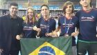A esquerda, mestre Fábio Costa, seguido por Suzanna, Luiz, Natan e Leonardo Hill