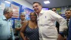 Presidente Jair Bolsonaro, cumprimentou e tirou fotos com outros apostadores na lotérica
