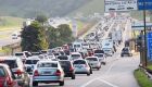 A expectativa é de que entre 435 mil e 725 mil veículos desçam ao Litoral