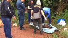 Policial no local onde corpo foi encontrado dentro de tambor, em Ponta Porã