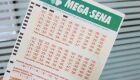 A Mega-Sena paga milhões para o acertador dos 6 números sorteados