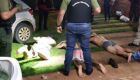Policiais paraguaios cercam os três brasileiros presos nesta manhã em Capitán Bado