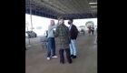 Cliente levantou a blusa e mostrou uma arma de fogo, dizendo que "por isso não precisaria fazer uso de máscara"