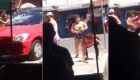 Vídeo - Em ataque de ciúmes, jovem destrói carro do namorado a pauladas