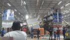 V&iacute;deo - Prateleiras de supermercado desabam e deixam um morto