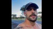 Frango assado e banana: Personal trainer é preso ao ser flagrado furtando mercado