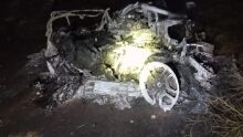 Carro ficou irreconhecível após o acidente