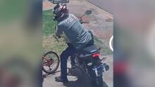 Motociclista foi flagrado pelas câmeras de segurança