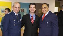 O Comandante da Base Aérea Cel Reynaldo Alfarone, Fernando Soares e o vereador da Capital Jamal Salem