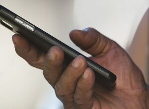 Mulher tem vídeos íntimos espalhados nas redes sociais em Campo Grande