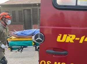 A vítima foi socorrida pelo Corpo de Bombeiros