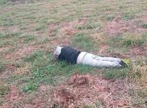 Com marcas de tiros pelo corpo, homem é encontrado morto em terreno da fronteira
