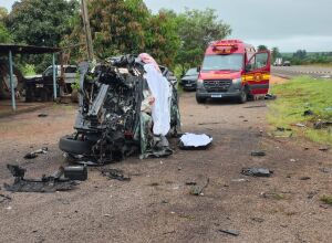 SUV ficou completamente destru&iacute;da no acidente