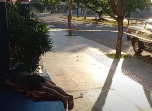 Homem foi encontrado morto na cal&ccedil;ada