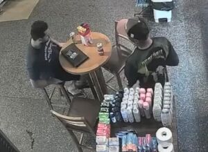 Acusado de matar amigo em churrascaria &eacute; preso ap&oacute;s se entregar em Cassil&acirc;ndia