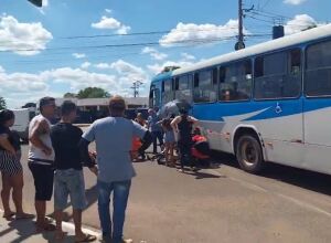 V&Iacute;DEO AGORA: Adolescentes s&atilde;o socorridas em estado grave ap&oacute;s acidente com &ocirc;nibus em Campo Grande