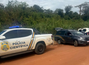 Autoridades estiveram no local para apurar as causas do crime