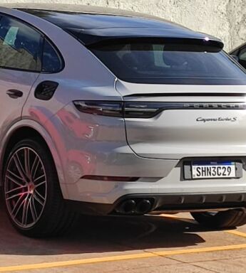 Porsche Cayenne S de Arthur Torres Rodrigues Navarro