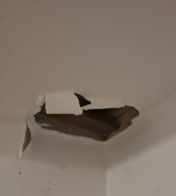 Homem invadiu a casa pelo forro