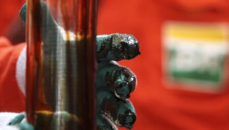 Petrobras sinaliza que não diminuirá o preço da gasolina