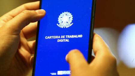 Caixa libera abono salarial para nascidos em março e abril
