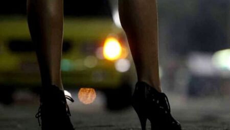 Homem tem celular e dinheiro roubados por duas travestis no centro de Dourados