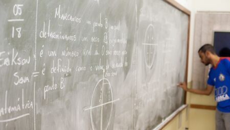 No Dia dos Professores, governo lança Carteira Nacional Docente