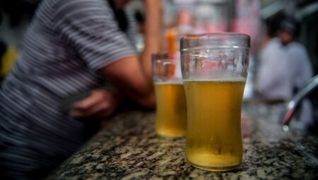 Eita cachaça boa: Ladrão invade conveniência e furta mais de R$ 300 em bebidas 