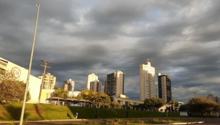 Céu fechou: Inmet tem alerta de tempestades para todo o MS