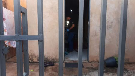 Pol&iacute;cia e Per&iacute;cia estiveram no local do crime