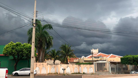 Avanço de frente fria deixa o tempo instável e com previsão de tempestade em MS 