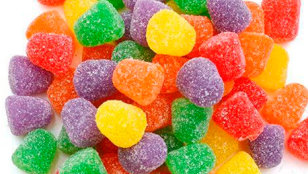 Irm&atilde;os de 6 e 9 anos passam mal ao comer doces enviados pelo ex da m&atilde;e