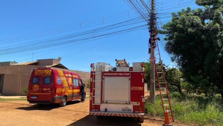 JD1TV AGORA: Técnico de internet fica pendurado em poste após levar choque na Capital