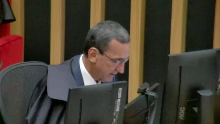 Relator do caso, ministro Francisco Falcão lendo o seu voto - 