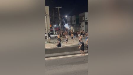 Torcidas brigam na Avenida Brasil