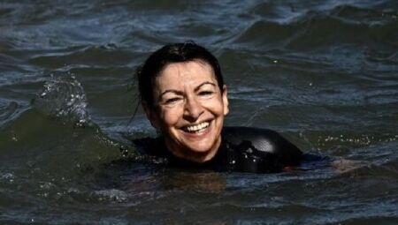 Anne Hidalgo nadou cerca de cem metros em estilo crawl