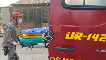 A vítima foi socorrida pelo Corpo de Bombeiros