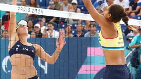 Ana Patrícia bloqueia italiana no vôlei de praia em Paris 2024