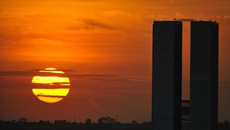 Horário de verão voltou a ser recomendado no país